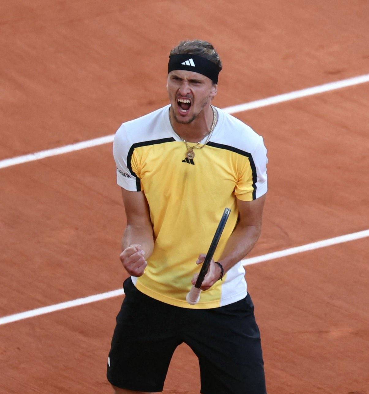 西班牙网球队横扫日本网球队，兹维列夫统治全场