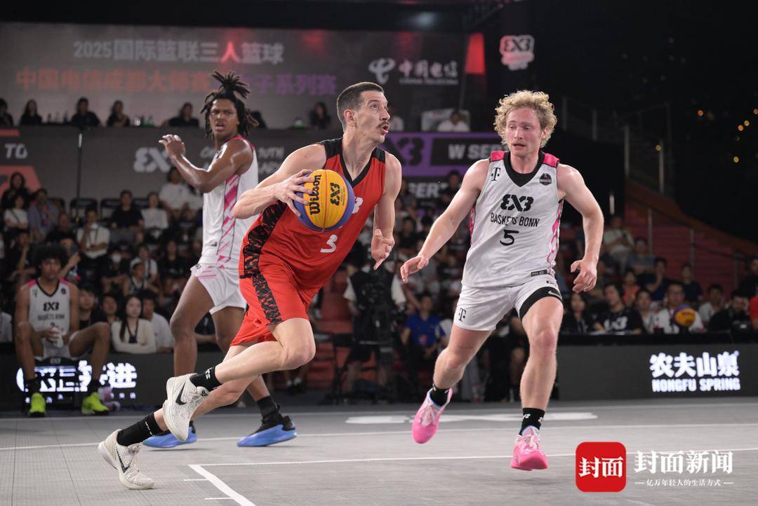 乐鱼官方网站-北极圈内国际球员加盟当地篮球赛的简单介绍