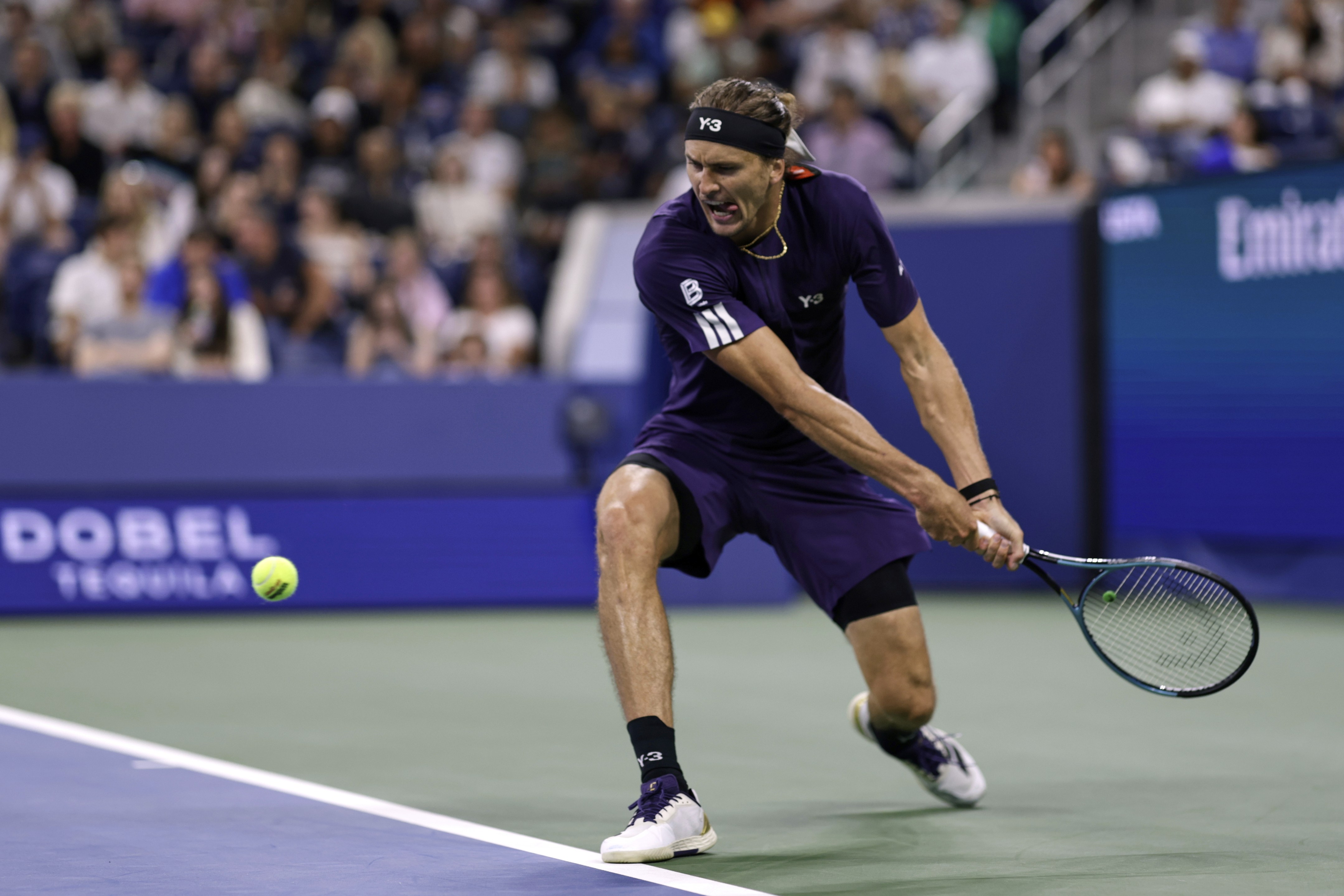 西班牙网球队逆转美国网球队，兹维列夫惊艳世界的简单介绍